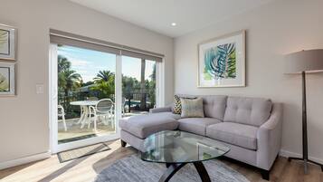 Deluxe Townhome, 3 Bedrooms, Private Bathroom | Living area | 55-inch flat-screen TV with cable channels, TV