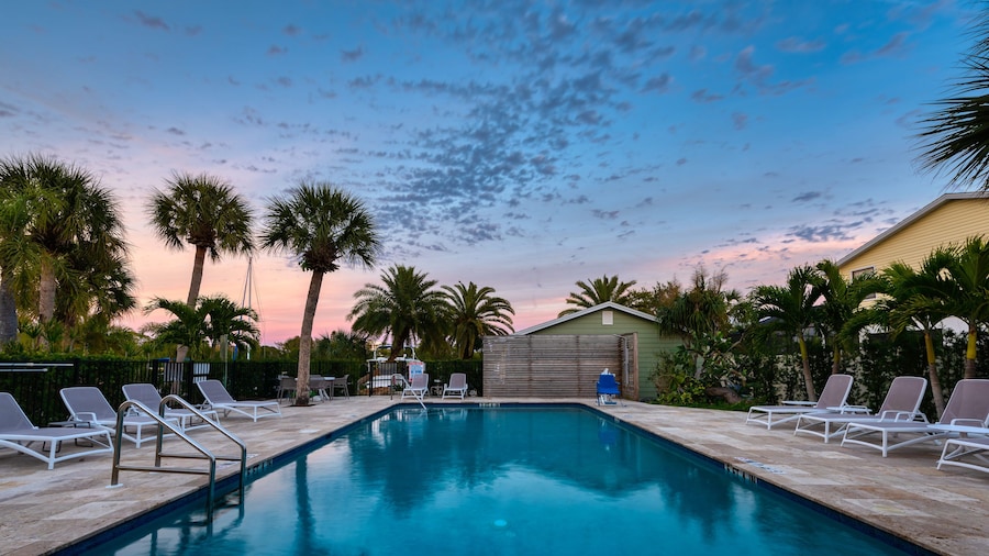 Escape Coastal Resort on Casey Key