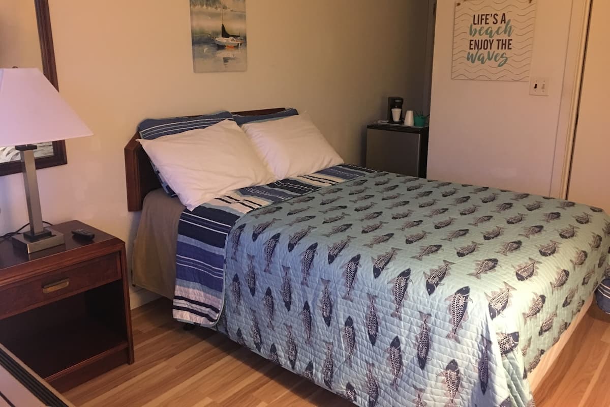 Economy-Zimmer, 1 Queen-Bett, Nichtraucher, Poolblick