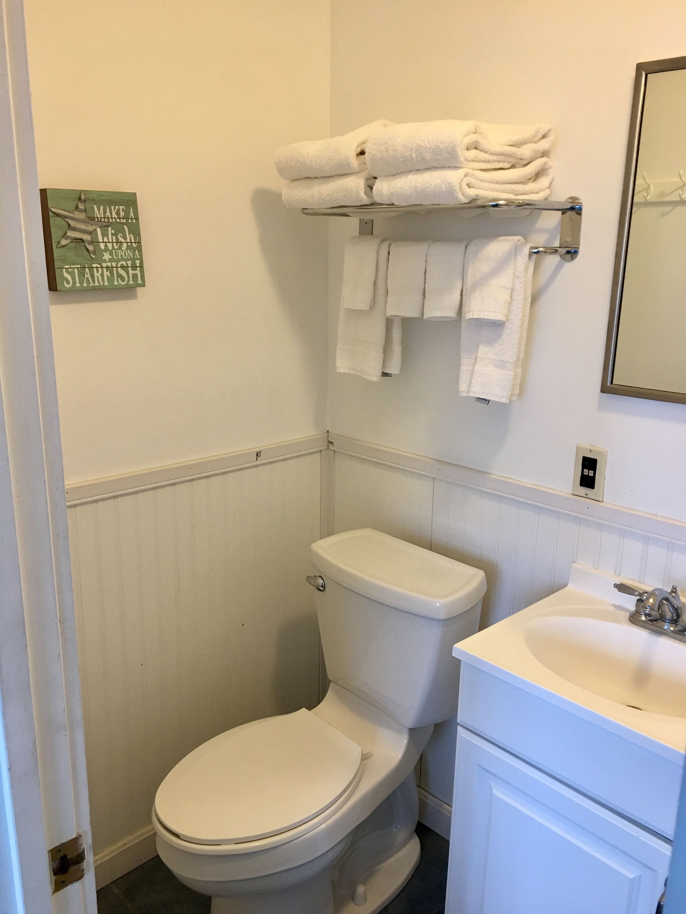 panoramic single room, 1 queen bed, non smoking, ocean view | bathroom | combined shower/bathtub, towels