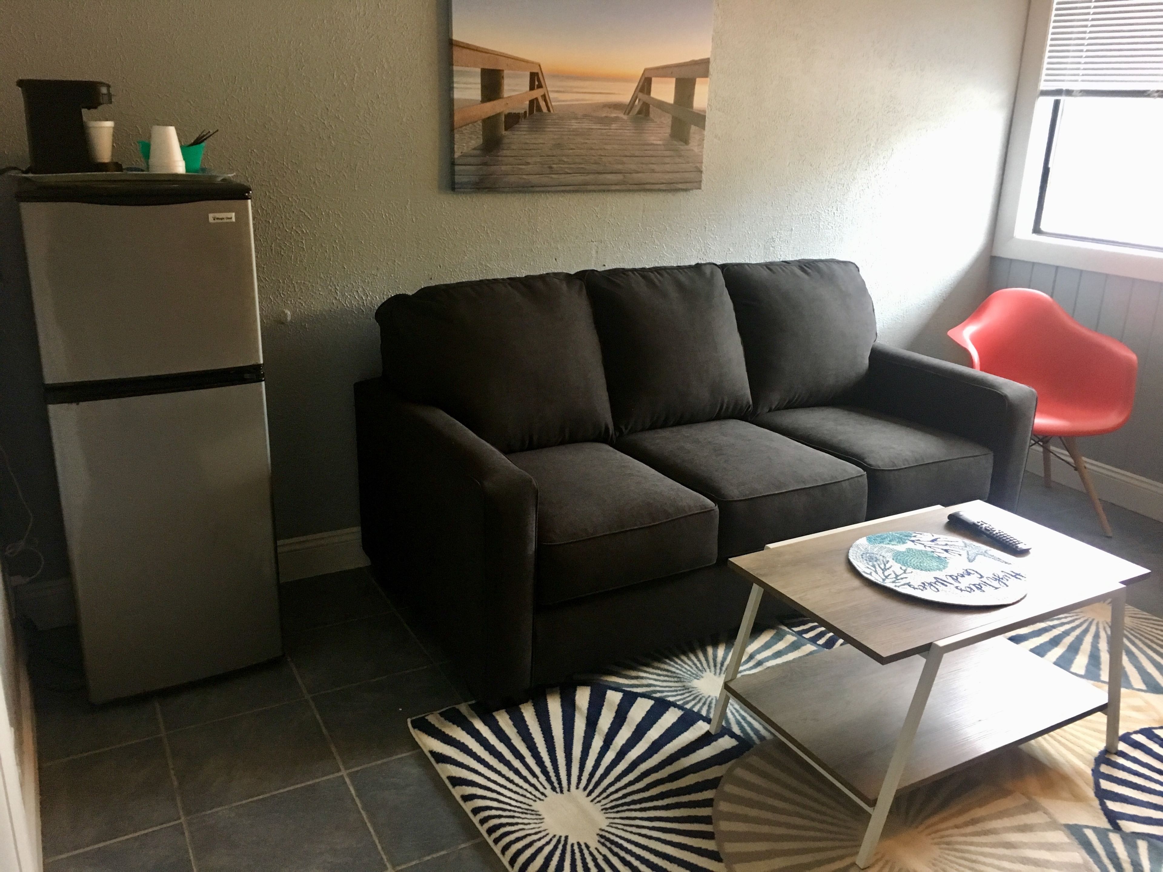 deluxe suite, 1 king bed with sofa bed, non smoking | living area