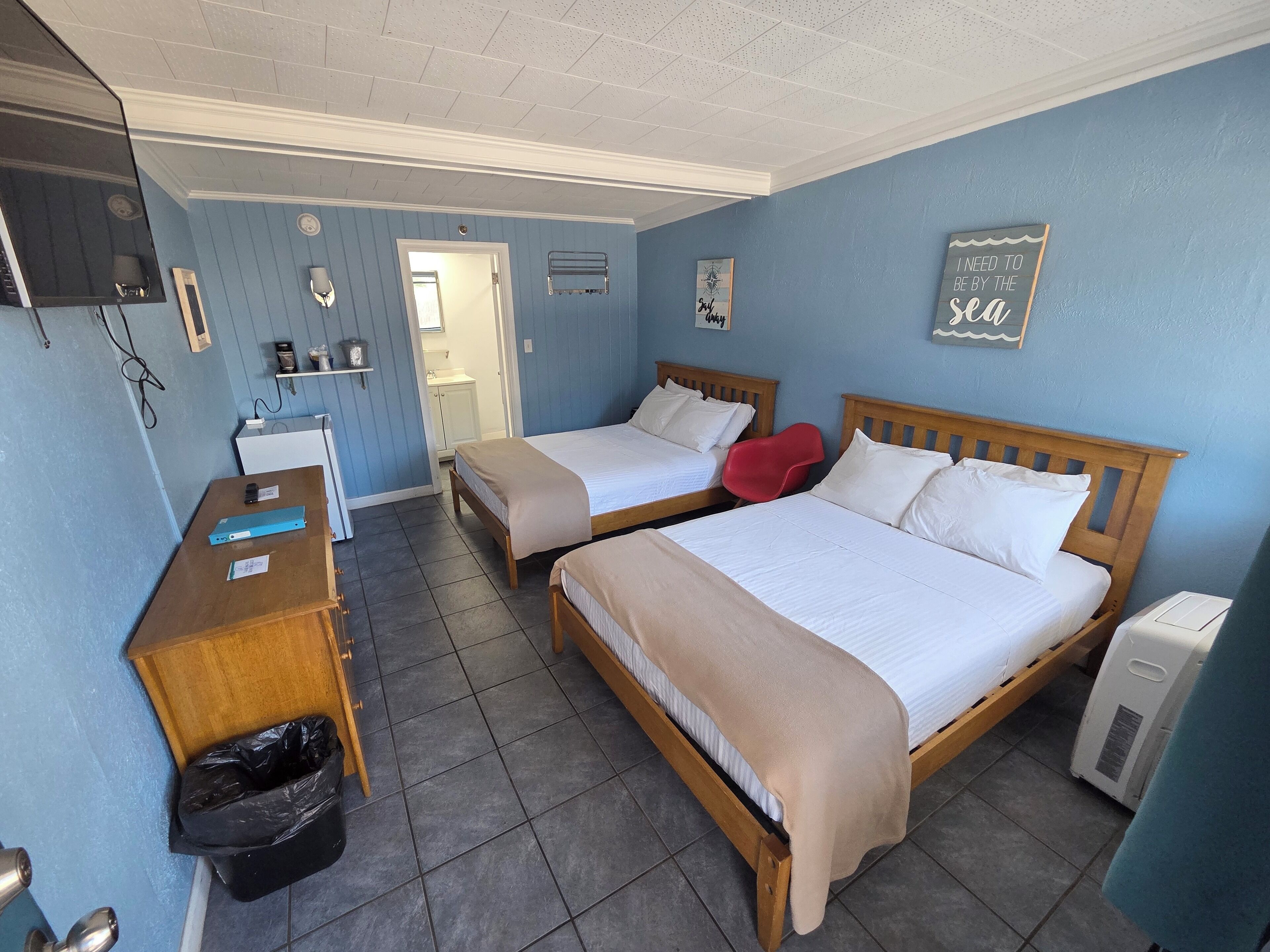 Deluxe Double Room Single Use, 2 Double Beds, Non Smoking | 1 bedroom, individually decorated, individually furnished