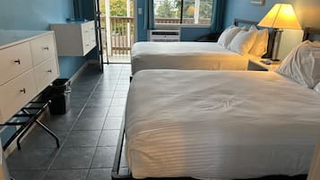 Dobbeltrom for 1 person – deluxe, 2 queensize-senger, ikke-røyk | 1 soverom, blendingsgardiner og strykejern/-brett
