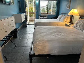 Deluxe Double Room Single Use, 2 Queen Beds, Non Smoking | 1 bedroom, individually decorated, individually furnished - Seagrass Inn (Old Orchard Beach)