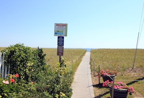 Beach nearby, white sand - Seagrass Inn (Old Orchard Beach)