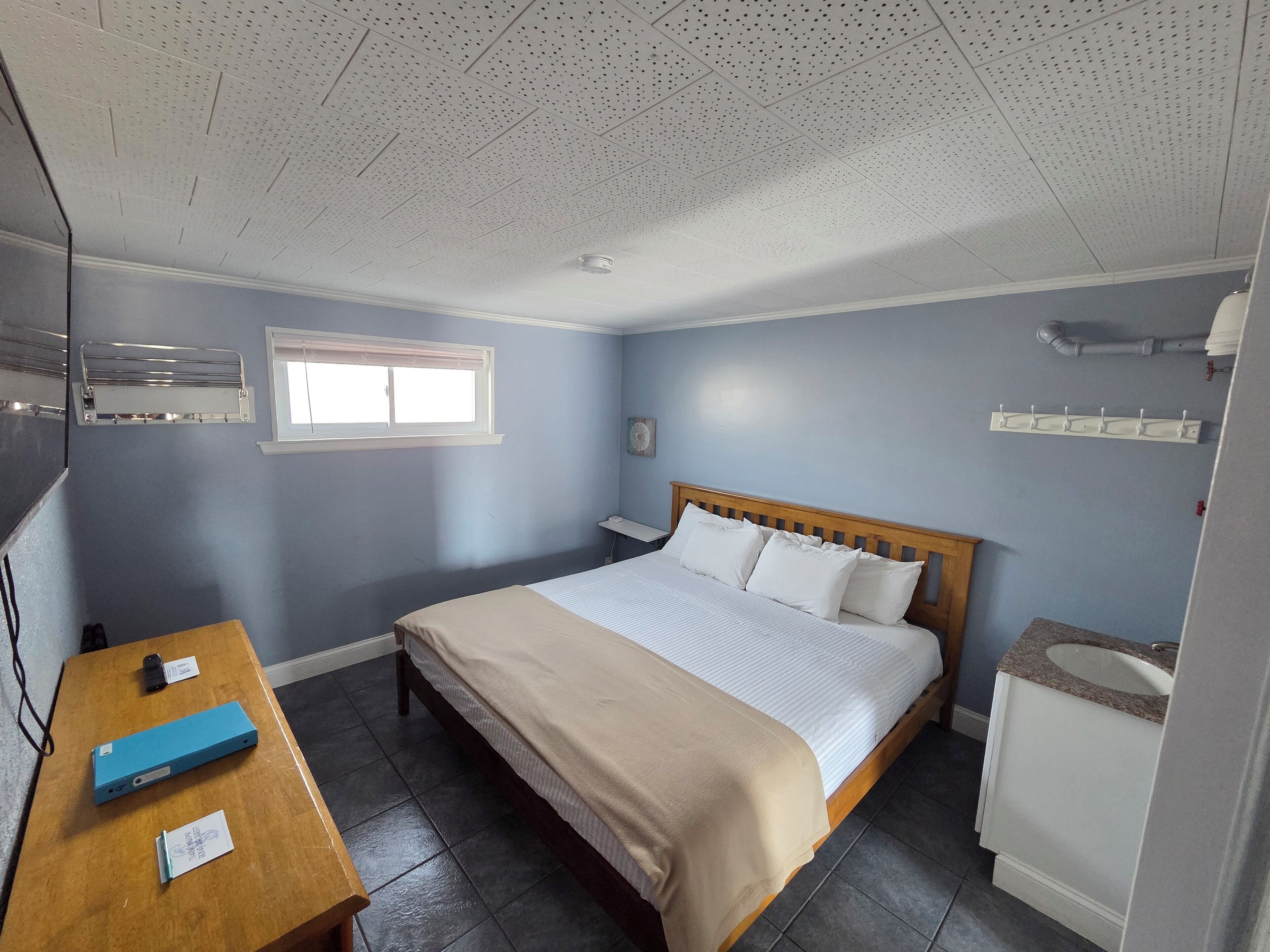 Deluxe Suite, 1 King Bed with Sofa bed, Non Smoking | 1 bedroom, individually decorated, individually furnished