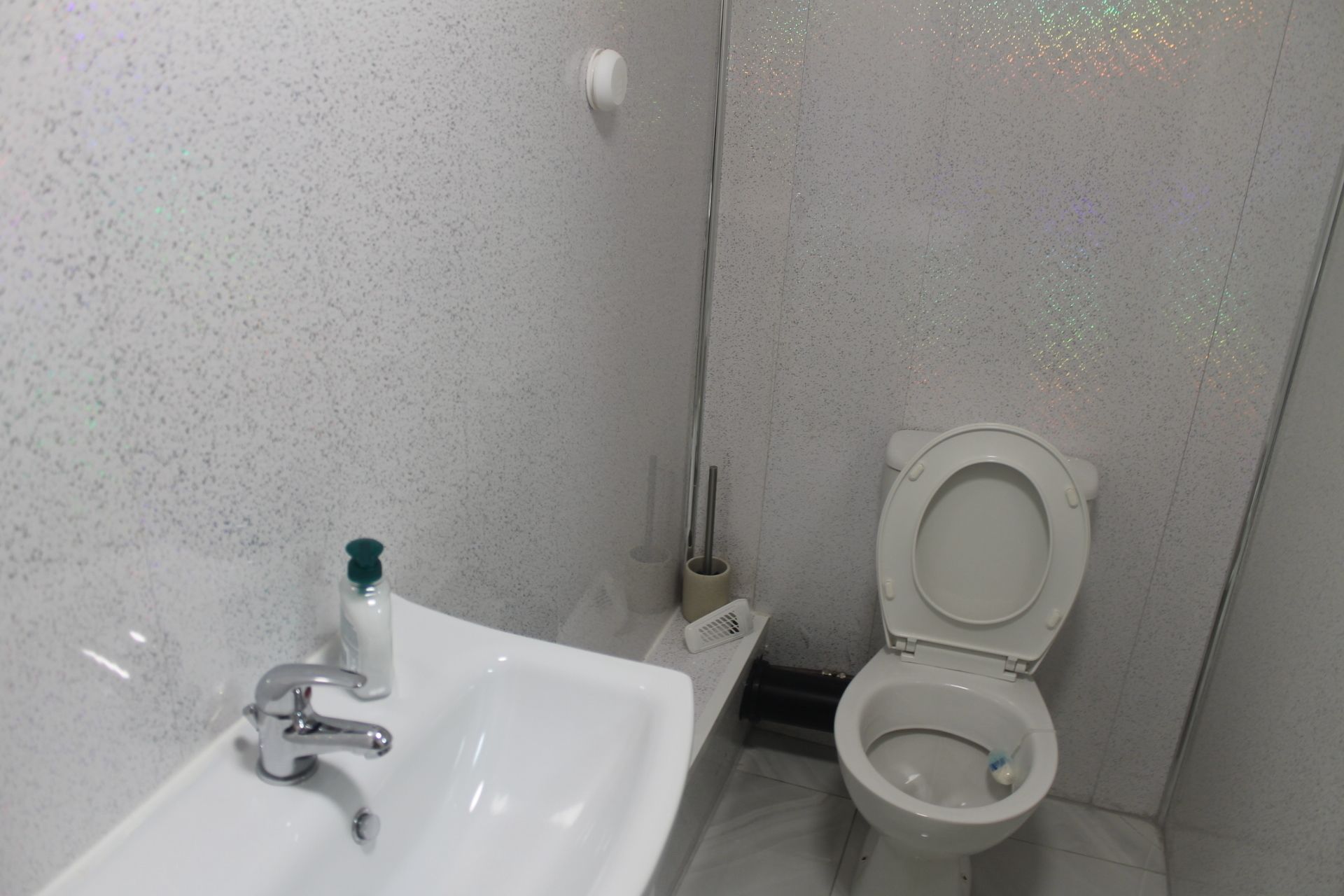 Shower, free toiletries, towels
