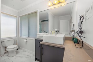 Deluxe Room, 2 Queen Beds, Non Smoking | Desk, soundproofing, free WiFi, bed sheets - Charming Family Hotel (Richmond)