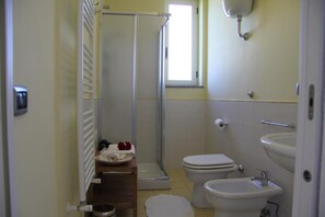 Bruser, brusehoved med spredningseffekt, gratis toiletartikler