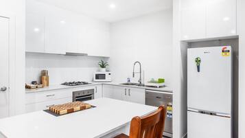 Micro-ondes, plaque de cuisson, lave-vaisselle