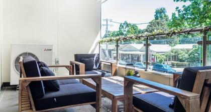 Olinda Village Apartment A2 - This beautiful and comfortably furnished apartment is centrally located in the village of Olinda.