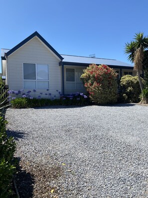 Property grounds - Family Retreat by the Beach | Normanville (Normanville)
