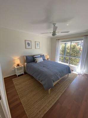 3 bedrooms, free WiFi - Family Retreat by the Beach | Normanville (Normanville)