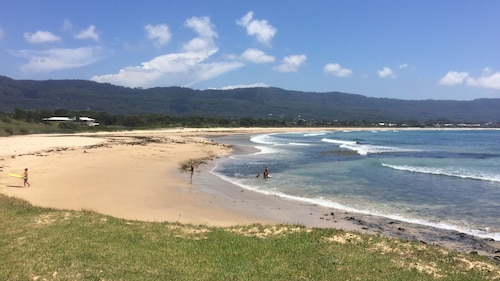 Bellambi Beach house - Special rates Book now! Walk to beach ,fish & Relax