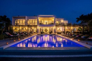 Outdoor pool, an infinity pool