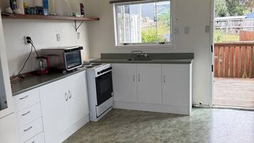 Fridge, microwave, oven, coffee/tea maker