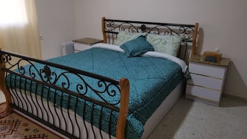 2 bedrooms, iron/ironing board, WiFi, bed sheets
