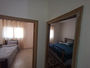 2 chambres, fer et planche à repasser, Wi-Fi, draps fournis