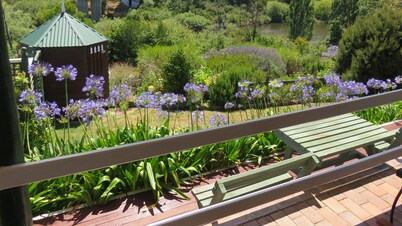 Annie's River Retreat-last minute deals, family friendly home, rural/river views