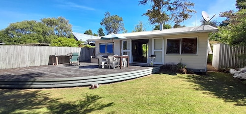 Quaint Lockwood River Cottage