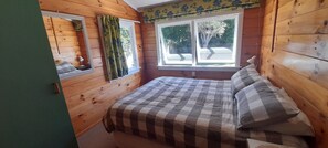 2 bedrooms, iron/ironing board