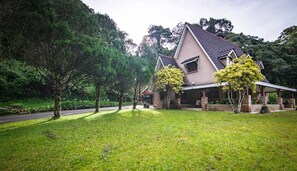 المنطقة المحيطة بالمنشأة