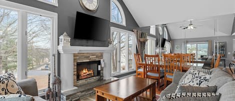 スマートテレビ、暖炉、ビデオライブラリ