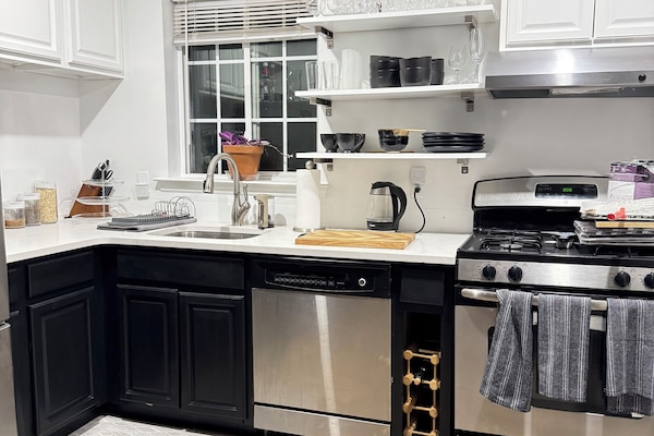 Kühlschrank, Ofen, Herdplatte, Geschirrspüler