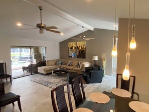 Smart TV, lettore DVD, impianto stereo