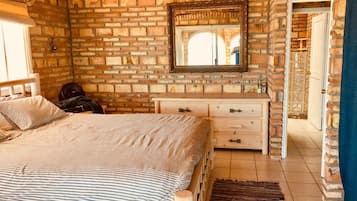 3 bedrooms, desk, free WiFi, bed sheets