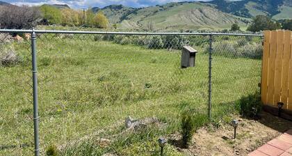 Pohjoisen sisäänkäynnin Yellowstone-mökki