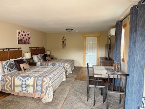 1 habitación, tabla de planchar con plancha, wifi gratis y ropa de cama