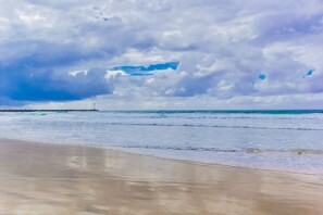 Beach nearby, sun loungers, beach towels - 2BR-2BA, 100ft to ocean sand, patio & garage. Monthly rentals; available March. (San Diego)