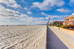 Beach nearby, sun-loungers, beach towels