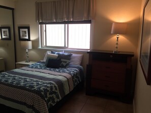 2 bedrooms, desk, iron/ironing board, free WiFi - 2BR-2BA, 100ft to ocean sand, patio & garage. Monthly rentals; available March. (San Diego)