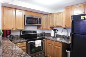 Fridge, microwave, oven, stovetop - Amazing Logan Circle 2 Bdrm Bsmt Apt/ Convention Center. (Washington)