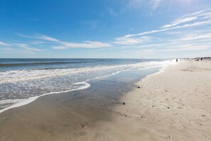 Beach nearby - Seacoast 7- Top Floor Villa - Unobstructed Ocean Views - Elevator (Folly Beach)