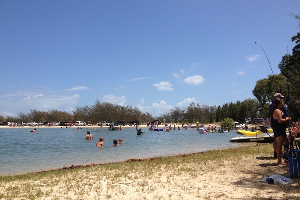 Beach nearby, sun loungers, beach towels