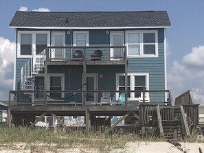 Exterior - OCEANFRONT 4 bedroom home near the pier (Oak Island)