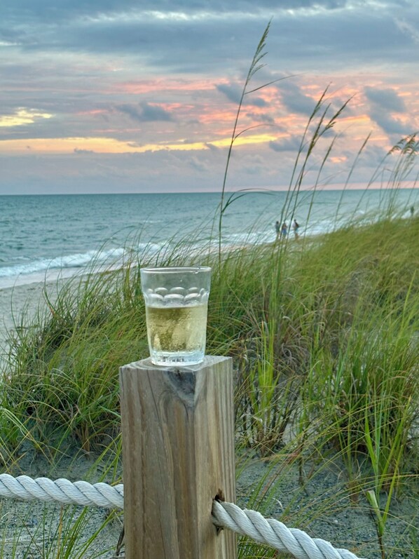On the beach, sun loungers - OCEANFRONT 4 bedroom home near the pier (Oak Island)