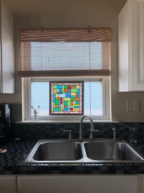 Interior - OCEANFRONT 4 bedroom home near the pier (Oak Island)