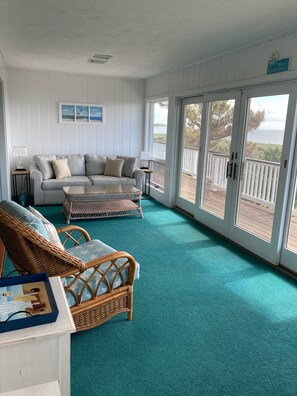 Smart TV, lareira, DVD player