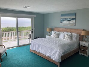 3 quartos, escrivaninha, ferros/tábuas de passar roupa, berço de viagem