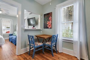 Dining - Cool Ocean View with Balcony! King Bed, Free Parking & Free Wifi! (Tybee Island)