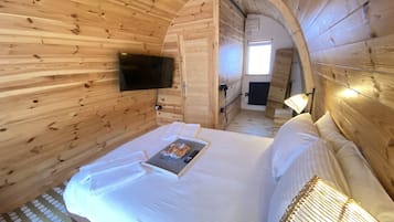 Classic Cabin, Ensuite, Canal View (The GlamPod) | 1 bedroom
