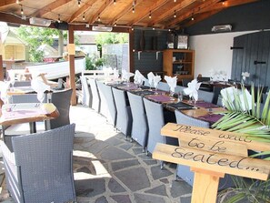 Restaurant - Canal Cottages (Uxbridge)