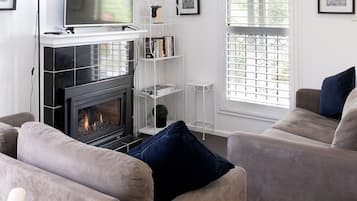 Smart TV, fireplace, books, offices