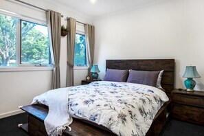 2 bedrooms, iron/ironing board, free WiFi, bed sheets