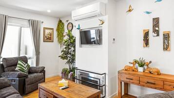 Télévision, cheminée