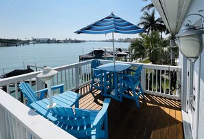 Outdoor dining - Spectacular Waterfront Views! 2nd Fl, 2BR 2BA Bayside Unit, Private Balcony (Treasure Island)